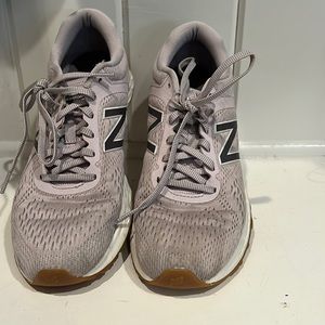 Womens new balance tennis shoes